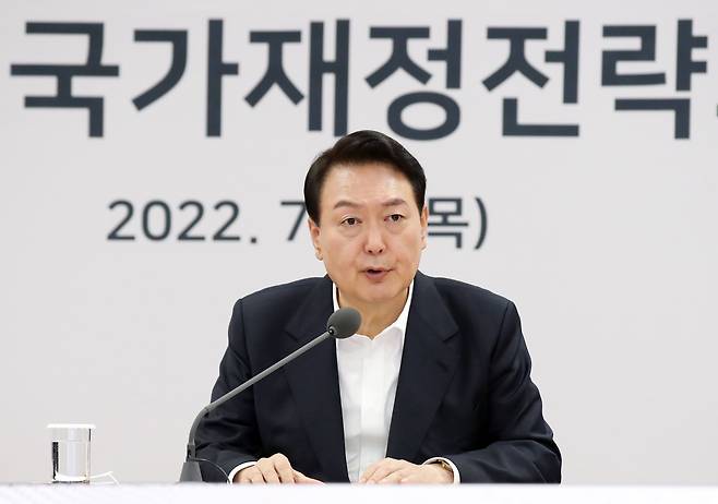 윤석열 대통령이 7일 충북 청주 서원구 충북대학교에서 열린 국가재정전략회의에서 발언하고 있다./뉴시스