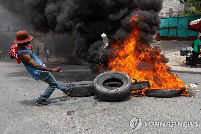 지난 3월 아이티 치안 악화 항의 시위  [EPA 연합뉴스 자료사진. 재판매 및 DB 금지]