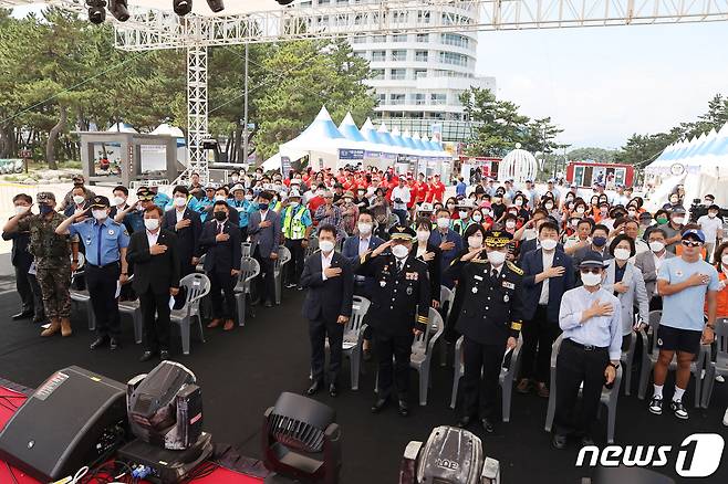 강릉시는 8일 경포해수욕장 중앙광장에서 경포해수욕장 개장식을 열고 본격 운영에 들어갔다.(강릉시 제공) 2022.7.8/뉴스1