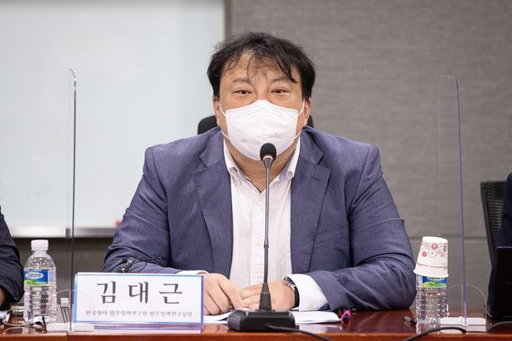 김대근 한국형사·법무정책연구원 법무정책연구실장이 지난달 29일 오후 서울 여의도 국회 의원회관에서 열린 ‘행안부 경찰국 설치 무엇이 문제인가’ 토론회에서 발언하고 있다. 뉴스1