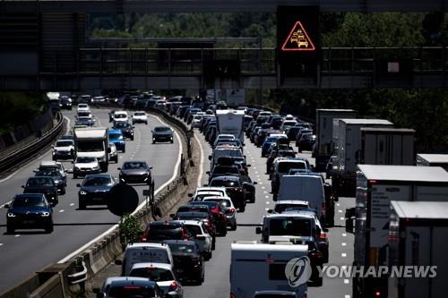 프랑스 A7 고속도로를 오가는 차량 [AFP=연합뉴스 자료사진. 재판매 및 DB 금지]