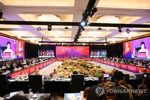 G20 외교장관회의 (발리 로이터=연합뉴스) 8일 레트노 마르수디 인도네시아 외무장관이 인도네시아 발리에서 열린 G20 외교장관회의에서 연설하고 있다. 2022.7.8 photo@yna.co.kr