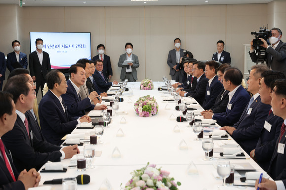 윤석열 대통령이 8일 서울 용산 대통령실 청사에서 열린 제1차 민선 8기 시·도지사 간담회에서 발언하고 있다. 2022.07.08. [사진=대통령실]