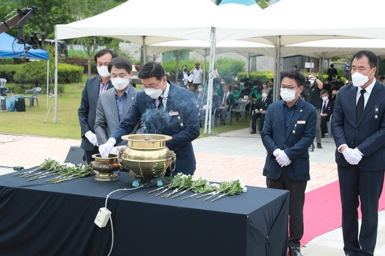 6·25전쟁 초기 충북 영동군 황간면 노근리에서 미군의 총격에 희생된 피란민의 영혼을 달래는 행사가 지난달 24일 마련됐다.   [연합뉴스]