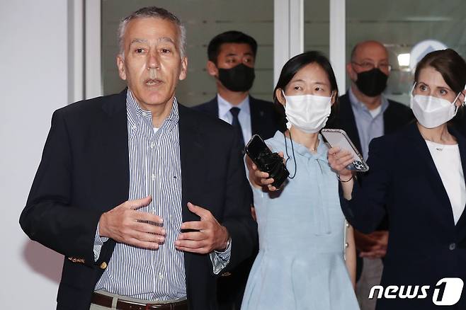 필립 골드버그 신임 주한미국대사가 10일 오후 인천국제공항 제2여객터미널을 통해 입국해 소감을 밝히고 있다. 2022.7.10/뉴스1 © News1 민경석 기자