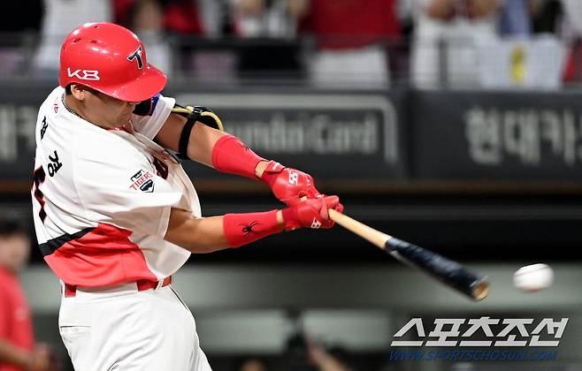 8회말 2사 만루 KIA 권혁경이 1타점 적시타를 치고 있다. 광주=허상욱 기자wook@sportschosun.com