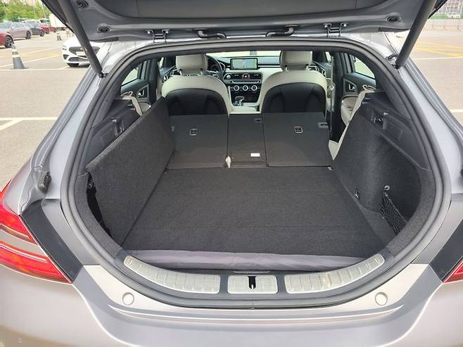 G70 슈팅브레이크 트렁크. 2열 시트를 완전히 접은 모습 ⓒ데일리안 이슬기 기자