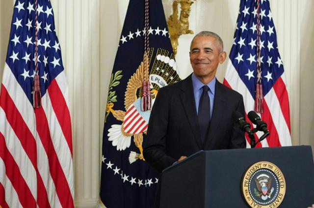 버락 오바마 전 미국 대통령이 4월 5일 워싱턴 백악관 이스트룸에서 건강보험과 메디케이드에 대해 발언하고 있다. 워싱턴=AFP 연합뉴스