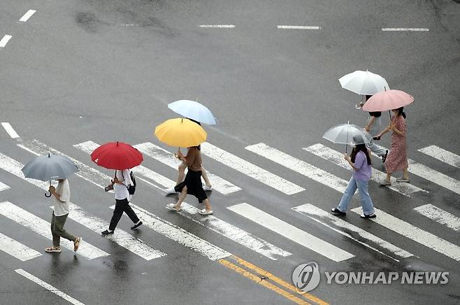 다시 시작된 비 [연합뉴스 자료사진]