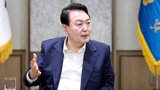 윤석열 대통령은 지난 8일 아베 신조 전 일본 총리의 부인인 아베 아키에 여사에게 조전을 보낸데 이어 조만간 한덕수 국무총리와 정진석 국회부의장 등으로 구성된 사절단을 일본에 파견할 예정이다. [연합뉴스]