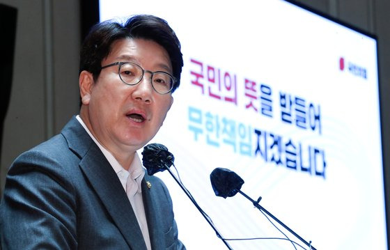 권성동 국민의힘 대표 직무대행 겸 원내대표가 11일 서울 여의도 국회에서 열린 의원총회에서 발언을 하고 있다. 뉴스1