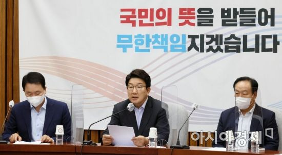 권성동 국민의힘  당 대표 직무대행 겸 원내대표가 12일 국회에서 열린 원내대책회의에 참석, 모두발언을 하고 있다./윤동주 기자 doso7@