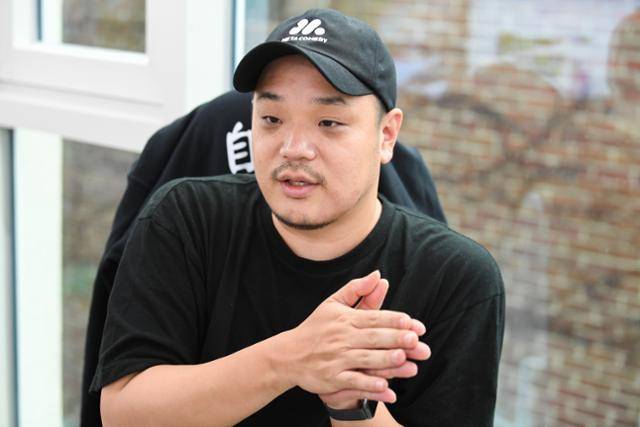 국내 최초 코미디 레이블을 설립한 메타코미디 정영준 대표. 코미디 크리에이터 피식대학, 숏박스, 장삐쭈, 빵송국을 발굴하고 키워 냈다. 김하겸 인턴기자