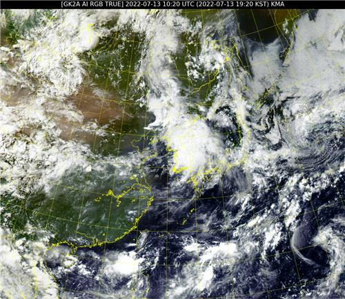 13일 오후 7시 20분 한반도 주변 위성사진. 사진제공=국가기상위성센터