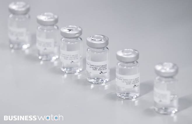 13일 경기도 판교에 위치한 에코허브에서 국내1호 백신 '스카이코비원'이 공개되고 있다./사진=이명근 기자@qwe123@