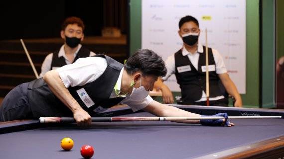 SC제일은행 우경식 선수가 준결승전을 치르고 있다.