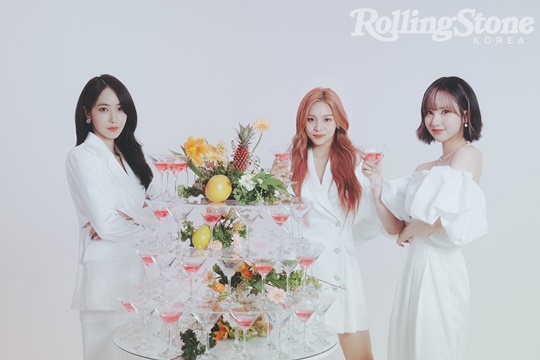 Rolling Stone Korea released a part of the picture on its official website on the 14th, saying that it will release an interview with ViviZ, which came back with the new song LOVEADE, at 6 p.m. on the same day.They introduced their second mini album Summer Vibe through interviews with Rolling Stone Korea and answered questions that solve fans questions, such as their own songs, moments when they felt chemi, and musical genres they wanted to challenge.ViviZ member Eunha expressed his love for ViviZs fandom Na.V, saying, The butterflies that give me one and send me a lot of love fill me with the happiest.Rolling Stone Korea has also released in-depth interviews with ViviZ, as well as various pictorial images, single unreleased cuts, and video interviews through Rolling Stone Koreas official YouTube channel.ViviZ will also release additional interviews through Rolling Stone Koreas eighth magazine, which will be published later.PhotolJKAmusement, Rolling Stone Korea
