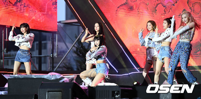 On the afternoon of the 16th, G-KPOP concert was held at the East Square of COEX, Gangnam-gu, Seoul.Secret Number is showing off a great stage. 2022.07.16