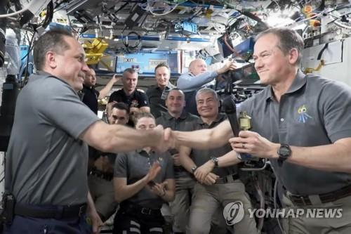 한 자리에 모인 ISS의 우주비행사들  [NASA 제공/ UPI 연합뉴스 자료사진]