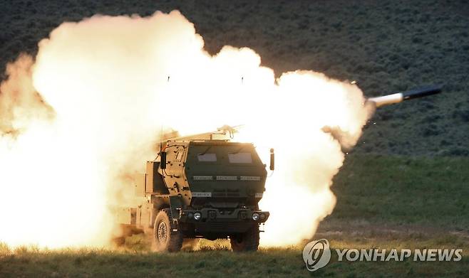 미국이 우크라에 지원한 고속기동 포병로켓시스템(HIMARS) [AP 연합뉴스 자료사진. DB 및 재판매 금지]