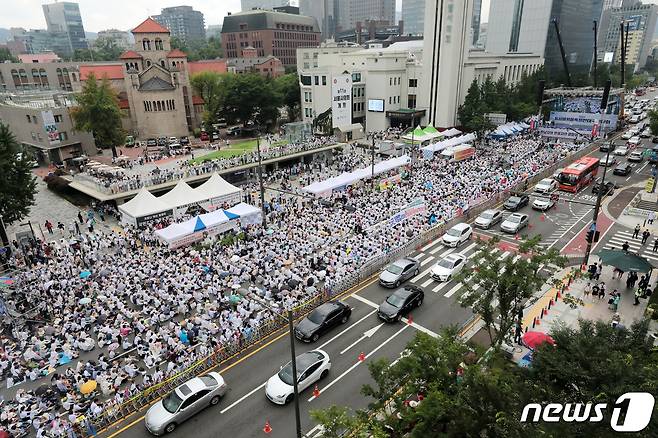 16일 서울 중구 서울시의회 일대에서 동성애 퀴어축제 반대 국민대회가 열리고 있다. 2022.7.16/뉴스1 © News1 조태형 기자