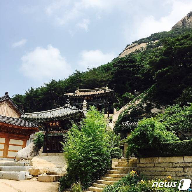 경기 양주시 장흥면 교현리 우이령길 옆에 위치한 '양주 오봉산 석굴암' 경내 © 뉴스1