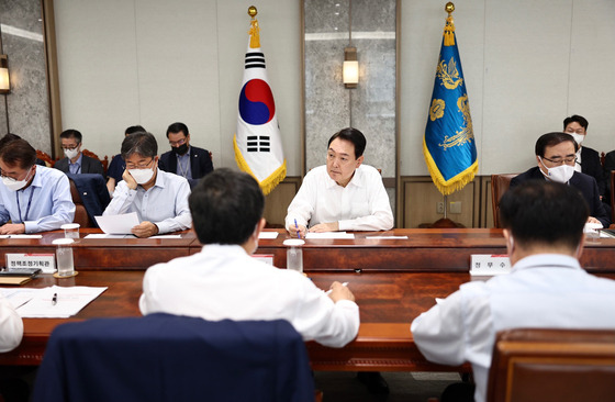 윤석열 대통령이 4일 오전 용산 대통령실에서 수석비서관회의를 주재하고 있다. (대통령실 제공) /사진=뉴스1