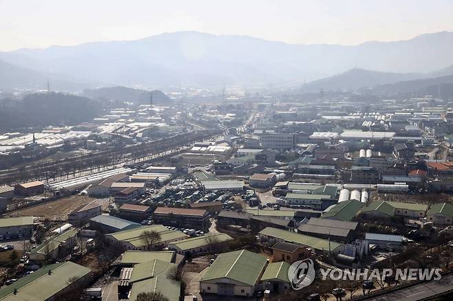 3기 신도시 하남 교산지구 (하남=연합뉴스) 윤동진 기자 = 3기 신도시 등을 대상으로 한 수도권 3차 사전청약의 공공분양 일반공급 신청이 시작된 6일 하남 덕풍동에서 바라본 하남 교산 지구 일대의 모습. 2021.12.6 mon@yna.co.kr