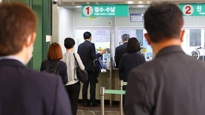 19일 오전 인천국제공항 제2여객터미널에 마련된 코로나19 검사센터. 연합뉴스