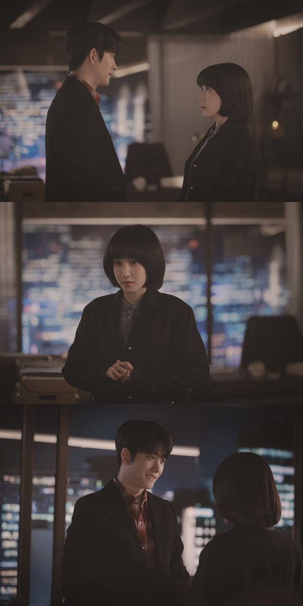 On the 19th, the ENA channel Extraordinary Attorney Woo released a steel cut with super-close breath-stop eyes of Jung Wooyoung (Park Eun-bin) and Lee Joon-ho (Kang Tae-oh), raising JiSoo.It raises the question of whether the two will awaken each others hearts.In the last broadcast, Jung Wooyoung and Choi Soo-yeon (Ha Yoon-kyung) struggled to take charge of the North Korean detectors robbery injury public interest case.The passion and blissful growth of the two new Lawyers has sparked a heated cheer from viewers.Lee Joon-hos seriousness of drinking for Jung Wooyoung raised JiSoo, and the subtle change of Jung Wooyoung, who was surrounded by unfamiliar Feeling, was raised by Lee Joon-ho and Choi Soo-yeon.Meanwhile, Jung Wooyoung and Lee Joon-ho, the whale couple who are closer to the public photos, are tickling the hearts of viewers.Two people standing looking at each other in the darkened office.Jung Wooyoung Woo, who stopped as if he was determined, and Lee Joon-hos warm smile and sweet eyes that look like it is lovely.The unusual atmosphere of the two in another photo makes them look forward to the change they have come to.Lee Joon-ho, who takes off his outer clothes and surrounds Jung Wooyoung, and Jung Wooyoung, who holds his hands as if he is temporarily suspended, cause heartbeat.I wonder if Lee Joon-hos straight line, which realizes his own heart that he likes Jung Wooyoung, will start.In the 7th broadcast on the 20th, a decisive change comes to the relationship between Jung Wooyoung and Lee Joon-ho.In the trailer released earlier, Jung Wooyoung Woos confession, I want to see if I like Lee Joon-ho, is drawn to raise my heart rate, and the sweet atmosphere of the two people in the photo adds to the expectation psychology.Jung Wooyoung, who started to feel the unfamiliar Feeling that Lee Joon-ho had never experienced before, and Lee Joon-ho, who had not conveyed his sincerity, come to the decisive turning point for these changes, said the production team Extraordinary Attorney Woo Woo.Meanwhile, the 7th Extraordinary Attorney Woo will be broadcast on ENA channel at 9 pm on the 20th, and will also be released through seezn (season) and Netflix.Photo = Aestori, KT Studio Genie, Romantic Crew