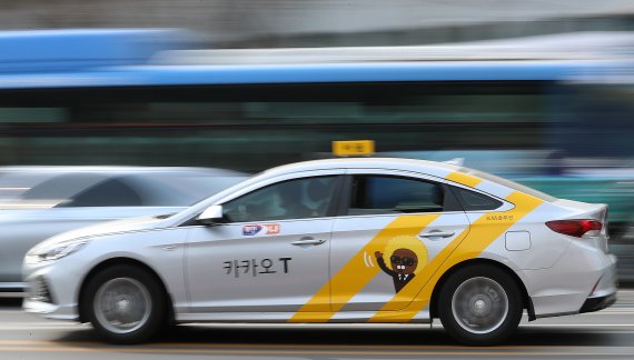 서울 시내에서 운행중인 카카오 택시 /뉴시스