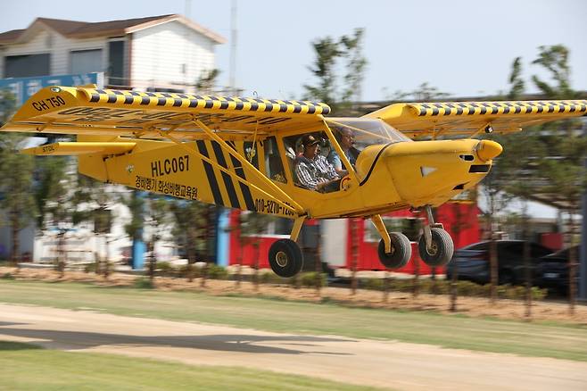 '로패스' 착륙 훈련하는 파일럿 훈련생과 교관 [사진/진성철 기자]