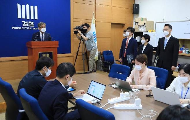 신봉수 대검찰청 반부패강력부장이 21일 오전 서울 서초구 대검찰청 기자실에서 서민다중피해 경제범죄 대응 관련 브리핑을 하고 있다. (사진=뉴스1)