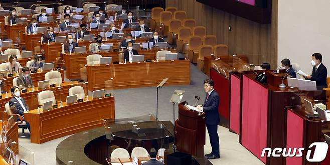 권성동 국민의힘 당대표 직무대행 겸 원내대표가 21일 서울 여의도 국회에서 열린 제398회 국회(임시회) 제3차 본회의에서 국정에 관한 교섭단체대표 연설을 하고 있다. (공동취재) 2022.7.21/뉴스1 © News1 유승관 기자