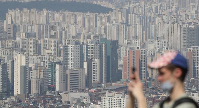 남산에서 바라본 서울 아파트 단지의 모습. [이승환 기자]