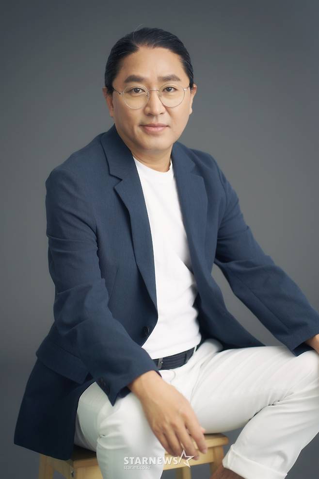 포즌 취하는 '한산' 김한민 감독[★포토]