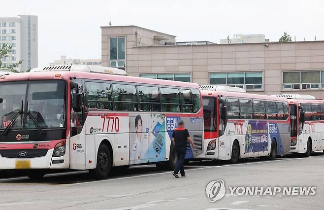 경기도 수원 지역의 한 버스회사 차고지 [연합뉴스 자료사진]