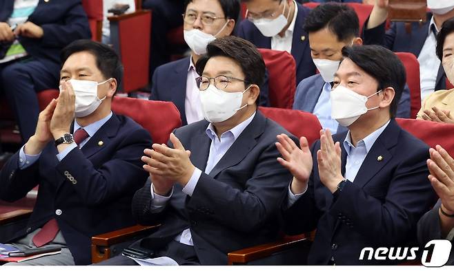 국민의힘 당권 주자. 왼쪽부터 김기현 의원, 권성동 당대표 직무대행 겸 원내대표, 안철수 의원. © 뉴스1