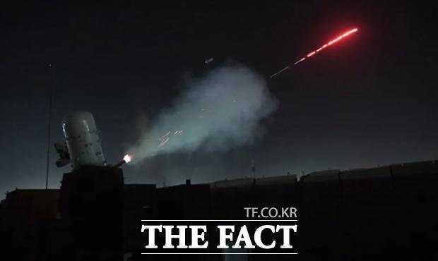 2018년 1월 아프가니스탄 카불 공항에 설치된 미군의 씨램이 시험발사되고 있다./밀리터리리크닷컴