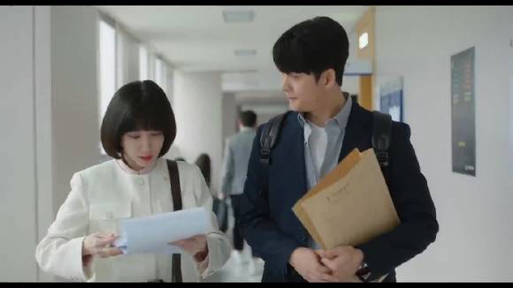 구교환이 특별출연한 '이상한 변호사 우영우' 9화 예고편 영상이 공개돼 관심을 모으고 있다. [사진='이상한 변호사 우영우' 9화 예고편 캡쳐]