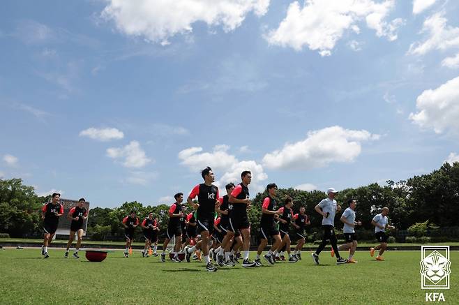 [서울=뉴시스] 2022 EAFF E-1 챔피언십에 출전한 남자축구대표팀 박지수가 22일 일본 아이치현 도요타 시티 스포츠 파크 어슬레틱스 T&F에서 훈련을 하고 있다. (사진=대한축구협회 제공) 2022.07.22. photo@newsis.com *재판매 및 DB 금지