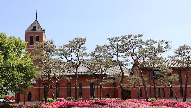 병인박해 때 수많은 신자들이 순교한 '연풍순교성지'. 성지가 있는 연풍면은 박해 때 쫓겨온 신도들이 정착해 교우촌을 형성했던 곳이다. / 괴산군