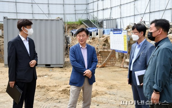 김동근 의정부시장 22일 신곡1동행정복지센터 신청사 공사현장 점검. 사진제공=의정부시