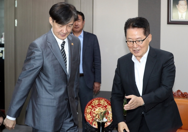 2019년 조국 전 법무부 장관 만난 박지원 전 국정원장. 뉴시스