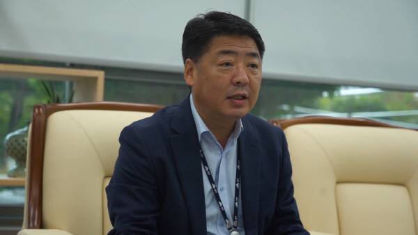 오은택 남구청장이 오륙도 트램 노선에 대해 설명하고 있다. 이세영PD