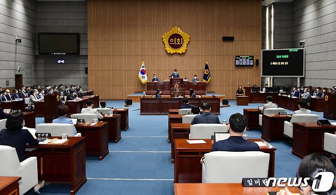 광주시의회가 25일 시의회 본회의장에서 308회 임시회 4차 본회의를 열고 있다.2022.7.25/뉴스1 © News1 박준배 기자