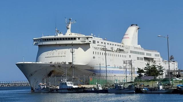 속초항 북방항로 운항을 추진해온 선사 측이 3년 만에 선박을 매각하고 속초항에서 철수하기로 함에 따라 북방항로 재개가 연기됐다. 연합뉴스