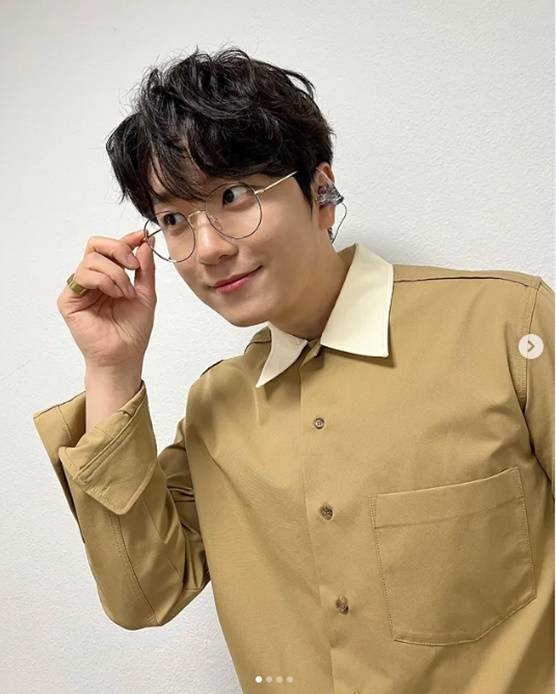 Ko Woo-rims agency, Bit Interactive, announced the news of the marriage of Ko Woo-rim and Kim Yuna on the 25th.Ko Woo-rim will upload Kim Yuna and Wedding ceremony in October, he said. Wedding ceremony will be held privately with close friends and acquaintances, so we will not inform the specific marriage date and wedding place.Ko Woo-rim and Kim Yuna are 2018, according to the agencyI met them for the first time on the stage of the All That Skate ice show. They had been dating for three years.Many people are paying attention to the news of Kim Yuna and Ko Yu-rims marriage.Many people wonder what the charm of Ko Woo-rim, which captivated the figure skating queen, is.Ko Woo-rim is five-year-old than Kim Yuna, born in 1990Younger than yet, he has not completed his military service; Ko Woo-rim is expected to join Kim Yuna and marriage.Ko Woo-rim is loved for his outstanding skills in his field, and he showed cute charm through SNS and so on.I am curious about the charm of the young man who captivated Kim Yuna.Ko Woo-rim is also a member of the male quartet vocal group Forestella, which won the JTBC Phantom Singer 2 in 2017.Forestella, composed of Ko Woo-rim, Kang Hyung-ho, Bae Doo-hoon, and Cho Min-gyu, released the mini-album The Big Ginning: World Tree this year and conducted a national tour.