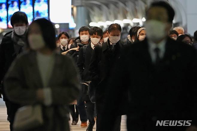 [도쿄(일본)=AP/뉴시스]일본에서 코로나19 신규 확진자가 급속도로 늘어나자 지방 정부들도 급증하는 코로나 감염 사태에 대처하기 위한 노력을 강화하고 있다. 2022.07.25