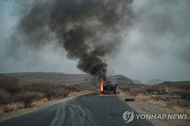 에티오피아 내전 지역서 파괴된 유엔식량계획(WFP) 차량 [AFP 연합뉴스자료사진. 재판매 및 DB 금지]